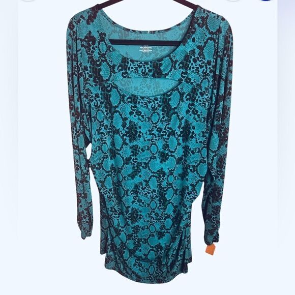 Lane Bryant Fitted Snakeskin Ruched
Side Tunic Top 22/24 - Picture 2 of 5